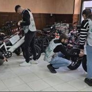 Potenziavano i motori delle e-bike: sequestrate 295 bici e due denunce Potenziavano i motori delle e-bike: sequestrate 295 bici e due denunce