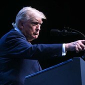 Iran, nuova ondata di attacchi Usa. Pasdaran: "Colpite basi americane in Giordania, Kuwait e Bahrain" Iran, nuova ondata di attacchi Usa. Pasdaran: "Colpite basi americane in Giordania, Kuwait e Bahrain"