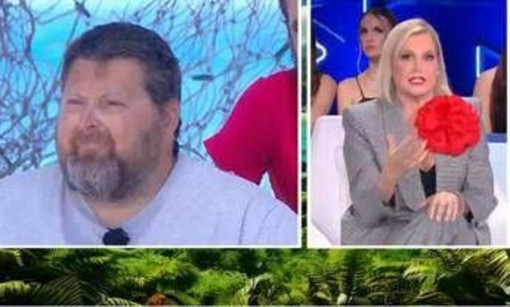 Simona Ventura contro Mario Adinolfi all’Isola dei Famosi: &quot;Io madre adottiva, la mia è una famiglia vera&quot;