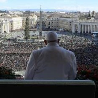 Papa, dalla malattia alla morte: la lunga partita dei complottisti