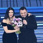 Sanremo, Tiziano Ferro a Laura Pausini: "Il prossimo anno io e te insieme"
