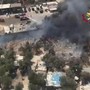 Bari, vasto incendio al campo rom: baracche distrutte, 80 evacuati Bari, vasto incendio al campo rom: baracche distrutte, 80 evacuati