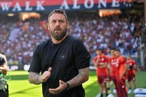 De Rossi vicinissimo al Genoa, a Roma il tifo a distanza per 'mister futuro' De Rossi vicinissimo al Genoa, a Roma il tifo a distanza per 'mister futuro'