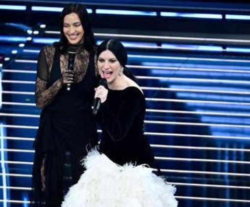 Sanremo, Pausini cigno nero e Irina odalisca: le pagelle ai look della terza serata