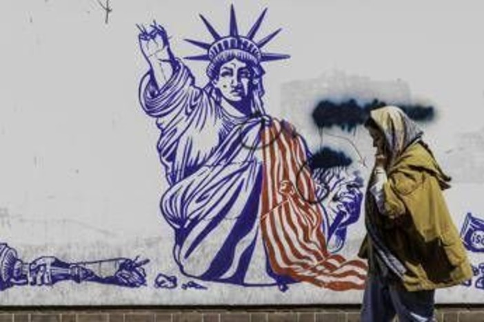 Iran, Wsj: possibile attacco Usa, Trump avvia 'discussioni preliminari'