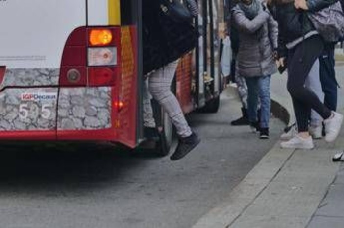 Vicenza, 15enne disabile scaricato dal bus: procedimento disciplinare per l’autista