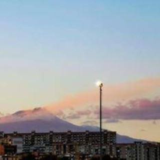 Etna, colata di lava a 3000 metri: voli regolari all'aeroporto di Catania
