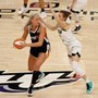 WNBA, problema... sex toys: &quot;Smettetela di lanciarli in campo&quot;