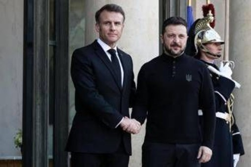 Ucraina, Macron vede Zelensky: &quot;Russia accetti tregua 30 giorni senza precondizioni&quot;