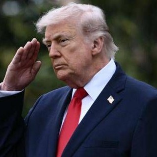 Trump boccia la proposta dell'Iran, Hormuz resta chiuso: "Teheran sta per crollare"