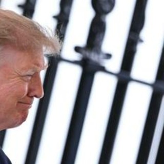 Iran, Trump sospende gli attacchi: "Ma si arrivi subito a un accordo"