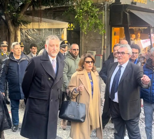 Giuli “Massimo sforzo del governo per il restauro del teatro Sannazaro” Giuli “Massimo sforzo del governo per il restauro del teatro Sannazaro”