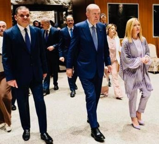 Migranti, Meloni a Istanbul con Erdogan e Dbeibah: &quot;Più cooperazione e sostegno a Libia&quot;
