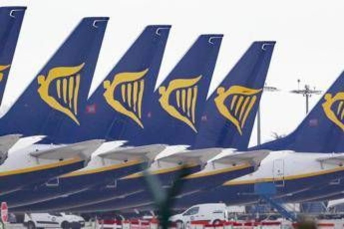 Ryanair, nuove regole da mercoledì novembre: carta d'imbarco, cosa cambia Ryanair, nuove regole da mercoledì novembre: carta d'imbarco, cosa cambia