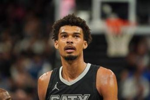 Wembanyama, dall'Nba al... tempio buddista. La star si fa monaco