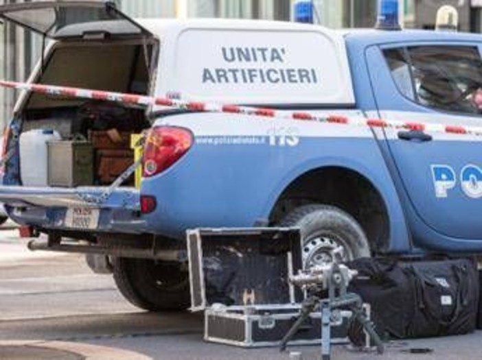 Spedisce pacco con una bomba all'agenzia di recupero crediti, 60enne indagato