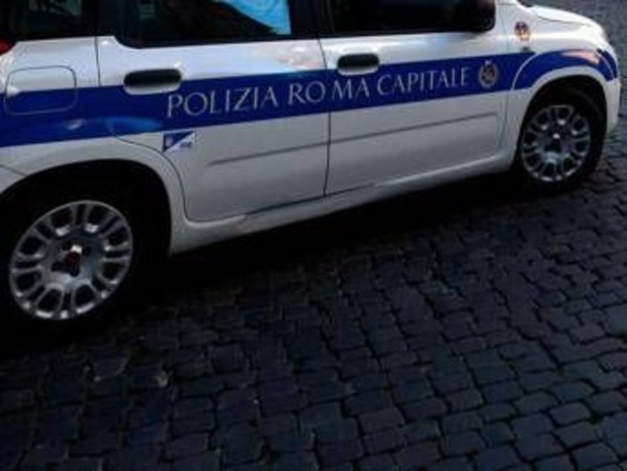 Roma, 14enne travolto da un suv su marciapiede davanti a scuola: è grave