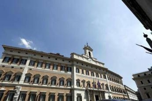 "Smarrita dentiera in Transatlantico", ma era solo un bite dentale perso da un onorevole sbadato "Smarrita dentiera in Transatlantico", ma era solo un bite dentale perso da un onorevole sbadato