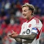 Bernardeschi, provocazione social: &quot;Sono ignorante e credo solo ai soldi&quot; - Video