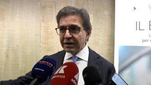 Tumori, De Laurentiis: "Non c'è un solo cancro ma molte malattie, carta identità va definita subito" Tumori, De Laurentiis: "Non c'è un solo cancro ma molte malattie, carta identità va definita subito"