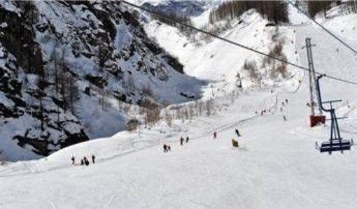 Incidente funivia a Macugnaga, 2 feriti e 100 persone bloccate a monte Incidente funivia a Macugnaga, 2 feriti e 100 persone bloccate a monte