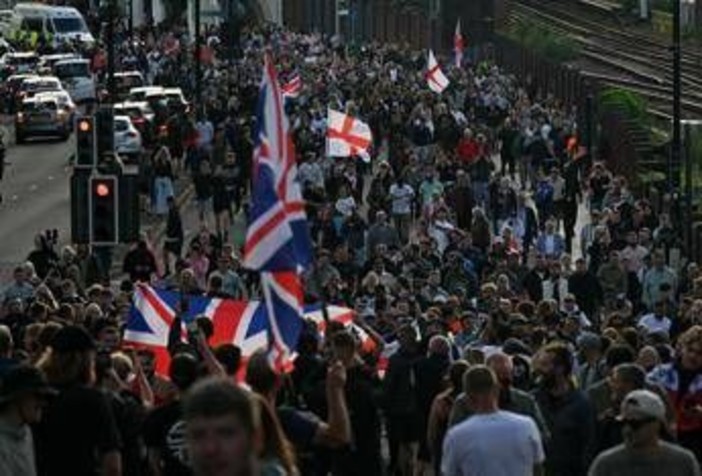 "Non respiro", polizia non crede a 18enne accoltellato a morte: caso scuote la politica, proteste in Gb "Non respiro", polizia non crede a 18enne accoltellato a morte: caso scuote la politica, proteste in Gb