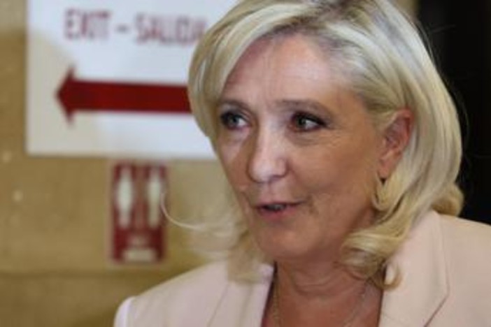 Marine Le Pen condannata, un anno con il braccialetto elettronico ma potrà candidarsi