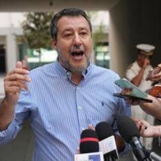 Venezia, Salvini: "Sembrava tutto tranne che festival cinema, su ebrei e pro Pal serve equilibrio" Venezia, Salvini: "Sembrava tutto tranne che festival cinema, su ebrei e pro Pal serve equilibrio"