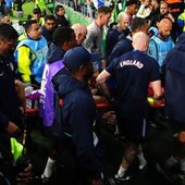Messico-Inghilterra 2-3, Henderson cade dopo il match: infortunio al polso e corsa in ospedale