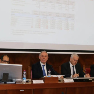 Carburanti, Urso “Taglio accise 2022 inefficace e troppo costoso”