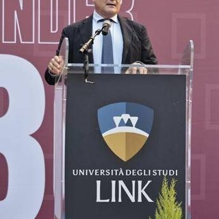 Gualtieri: &quot;Voi giovani dovete riportare civiltà democratica nel dibattito del futuro&quot;