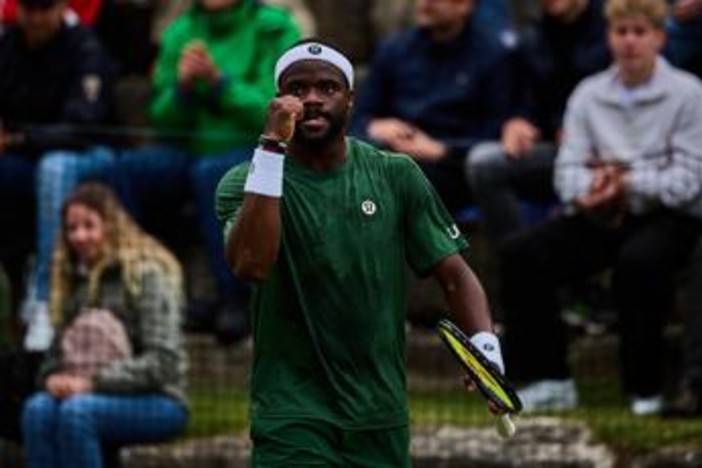 Tennis, Cerundolo vince il Queen's. Tiafoe trionfa ad Halle e vola a Wimbledon da top 20 Tennis, Cerundolo vince il Queen's. Tiafoe trionfa ad Halle e vola a Wimbledon da top 20