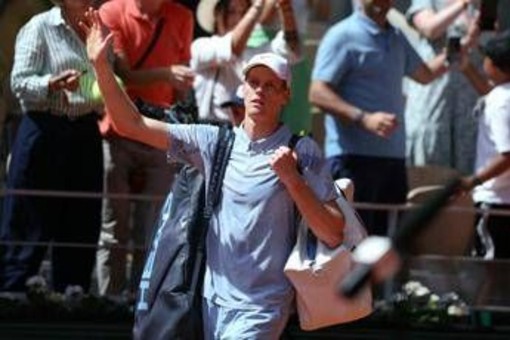 Sinner, McEnroe: "Superman è stato colpito da kryptonite, ma vincerà Wimbledon"
