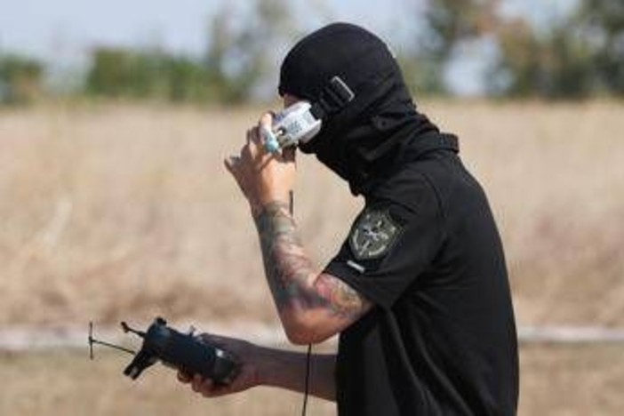 Ucraina, raid russi nella notte con droni e missili. Kiev colpisce raffineria a Krasnodar Ucraina, raid russi nella notte con droni e missili. Kiev colpisce raffineria a Krasnodar