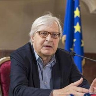 Sgarbi, condizioni stabili dopo tracheostomia: resta in terapia intensiva