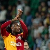 Leao, pioggia di fischi all'esordio in Champions con il Galatasaray Leao, pioggia di fischi all'esordio in Champions con il Galatasaray