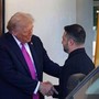 Zelensky e la giacca nera alla Casa Bianca, Trump: &quot;Ha un bel look&quot;