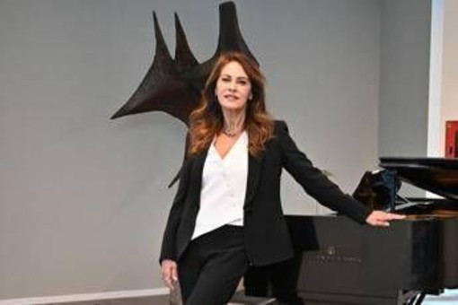 Elena Sofia Ricci: "Prima serata troppo tardi, mancanza di rispetto per il pubblico"