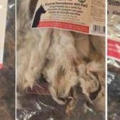 Orecchie di coniglio o polmone di cavallo? Lo snack 'choc' per i cani nel cuore di Cortina