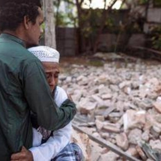 Terremoto Myanmar, &quot;almeno 2.028 morti&quot;: donna estratta viva da macerie dopo 60 ore