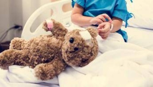 Bambina in fin di vita per il morbillo, Bassetti: &quot;Bisogna tornare a parlare di vaccini&quot;