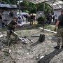 Ucraina, Russia attacca ancora: decine di droni su Zaporizhzhia, un morto