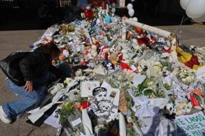 Bimbo morto dopo trapianto, gli esperti: "Non ci fu sufficiente comunicazione tra le equipe di espianto e impianto" Bimbo morto dopo trapianto, gli esperti: "Non ci fu sufficiente comunicazione tra le equipe di espianto e impianto"