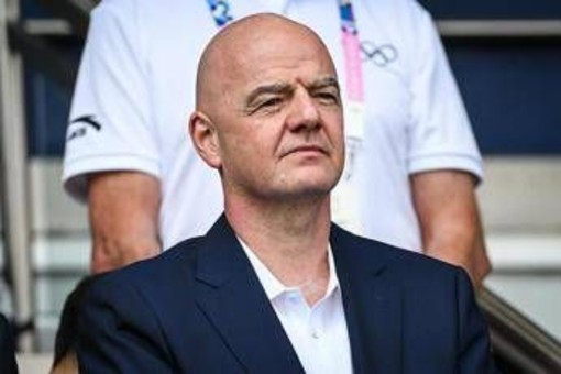 L'Ucraina contro Infantino dopo parole su riammissione Russia in competizioni internazionali: "La guerra è un crimine" L'Ucraina contro Infantino dopo parole su riammissione Russia in competizioni internazionali: "La guerra è un crimine"