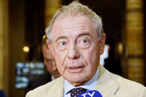 Urso “Adeguare subito prezzi carburanti, ho convocato le compagnie per domani” Urso “Adeguare subito prezzi carburanti, ho convocato le compagnie per domani”