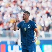 Eterno Dzeko, a 40 anni arriva il rinnovo con lo Schalke 04 Eterno Dzeko, a 40 anni arriva il rinnovo con lo Schalke 04