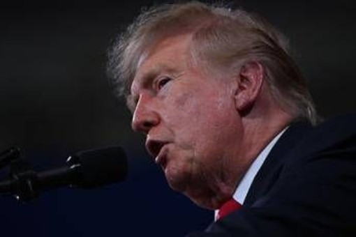Cortei, Trump: "Chi crea problemi in Francia, Italia e Spagna odia questi Paesi" Cortei, Trump: "Chi crea problemi in Francia, Italia e Spagna odia questi Paesi"