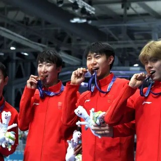 Pattinaggio, storico bronzo per la Cina nell’inseguimento a squadre