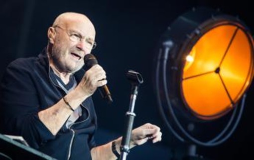 "L'alcol mi ha quasi ucciso". Phil Collins racconta il ricovero e la rinascita