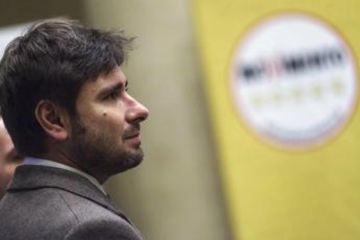 Alessandro Di Battista ricoverato a Cuba, l'ex deputato M5S "è in gravi condizioni" Alessandro Di Battista ricoverato a Cuba, l'ex deputato M5S "è in gravi condizioni"